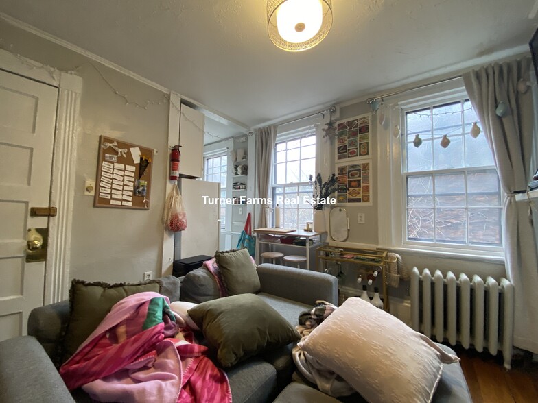 Building Photo - 5 Champney Pl