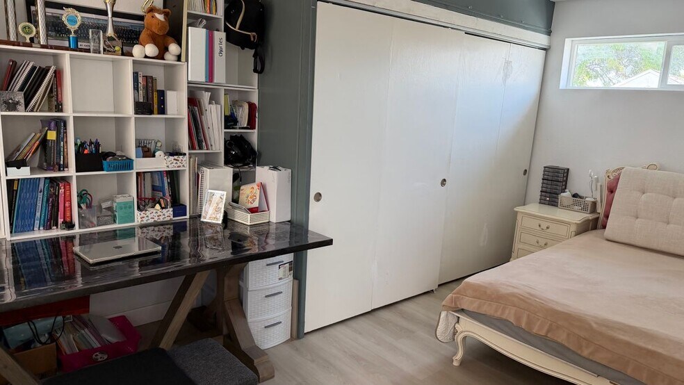 Building Photo - 301 W 1st St