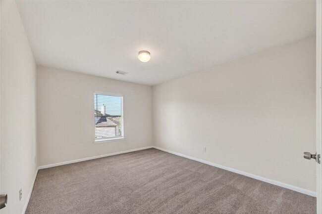 Building Photo - 2708 Calico Creek Ln