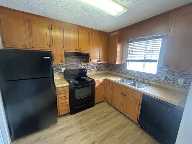 Building Photo - West Columbia Townhome in Stratford Place