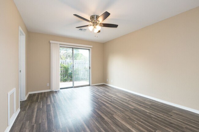 Building Photo - East 33rd Ct Duplex