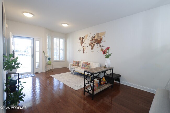 Building Photo - 21 McCormick Ave N