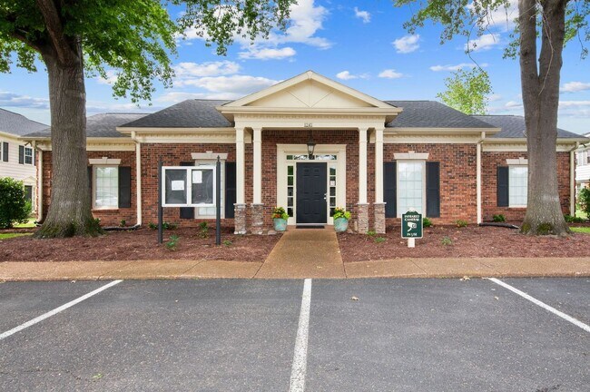 Building Photo - Awesome 4BR/3BA end-unit townhouse in the desirable River Plantation neighborhood!
