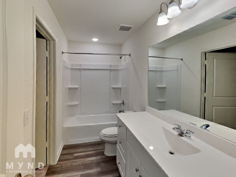 Building Photo - 14462 Palm Ridge