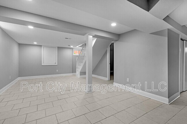Building Photo - 4902 Gilray Dr
