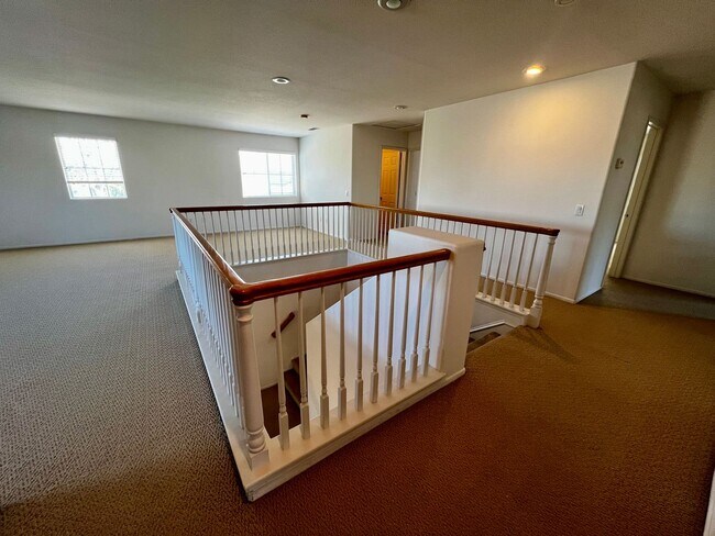 Building Photo - Spacious 4-Bedroom Murrieta Home with Loft & 3-Car Garage