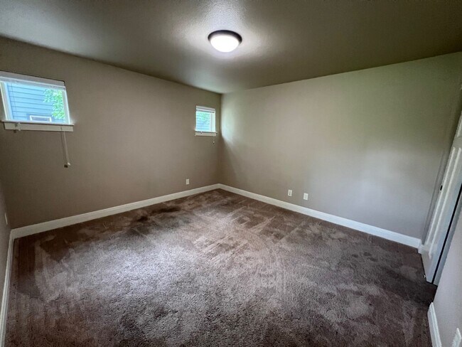 Building Photo - 14265 SW Burlwood Ln