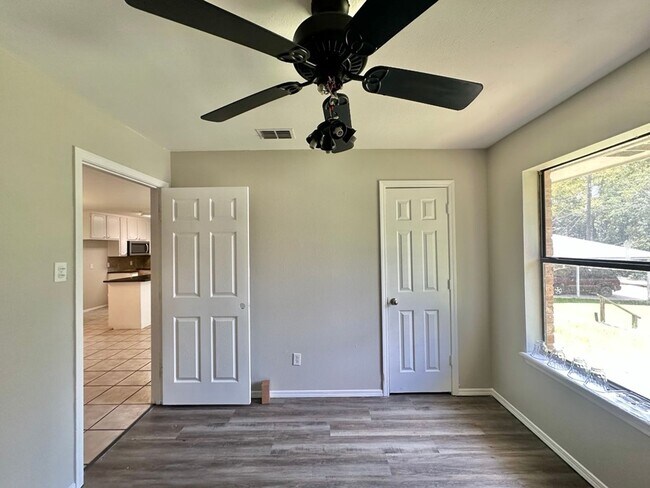 Building Photo - Stoneridge Duplex 454/452