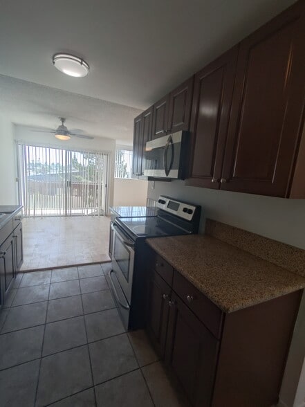Building Photo - 5950 Canterbury Dr