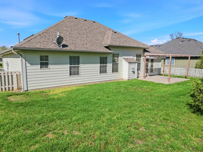 Building Photo - 300 Reedsport Ridge