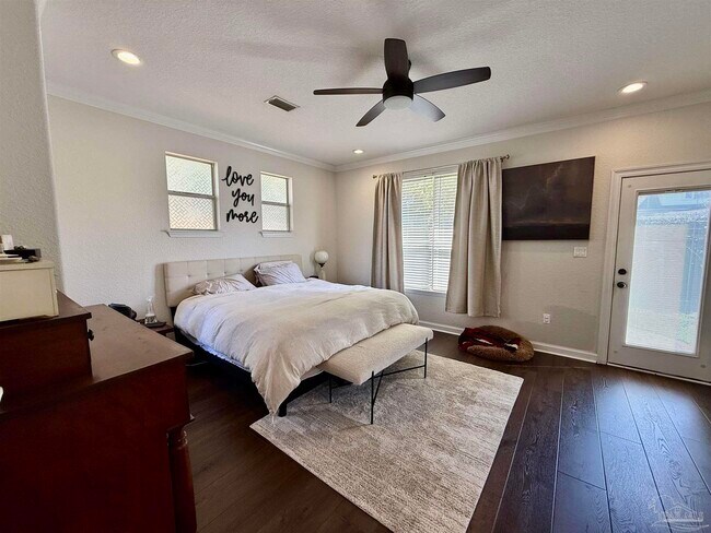 Building Photo - 1313 E Strong St