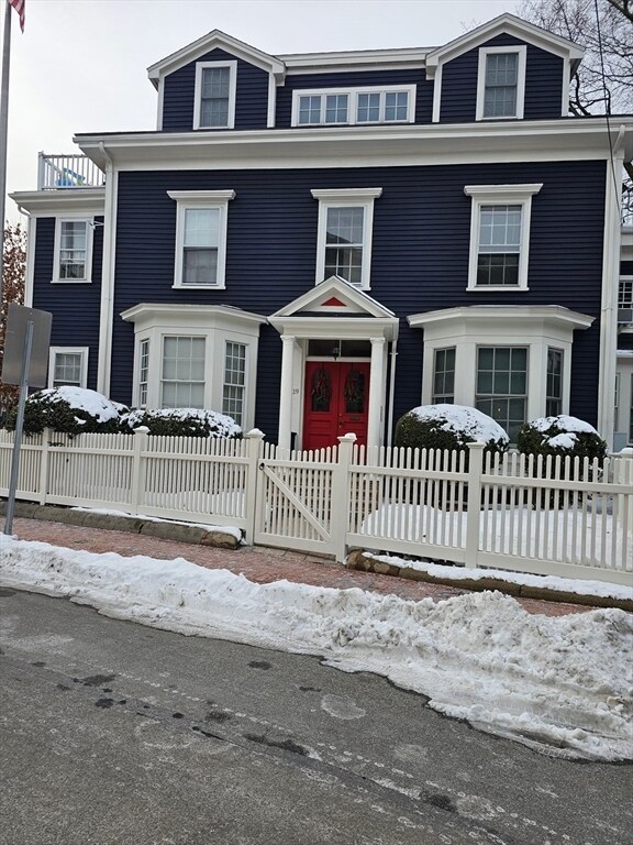 Building Photo - 19 Hilliard St