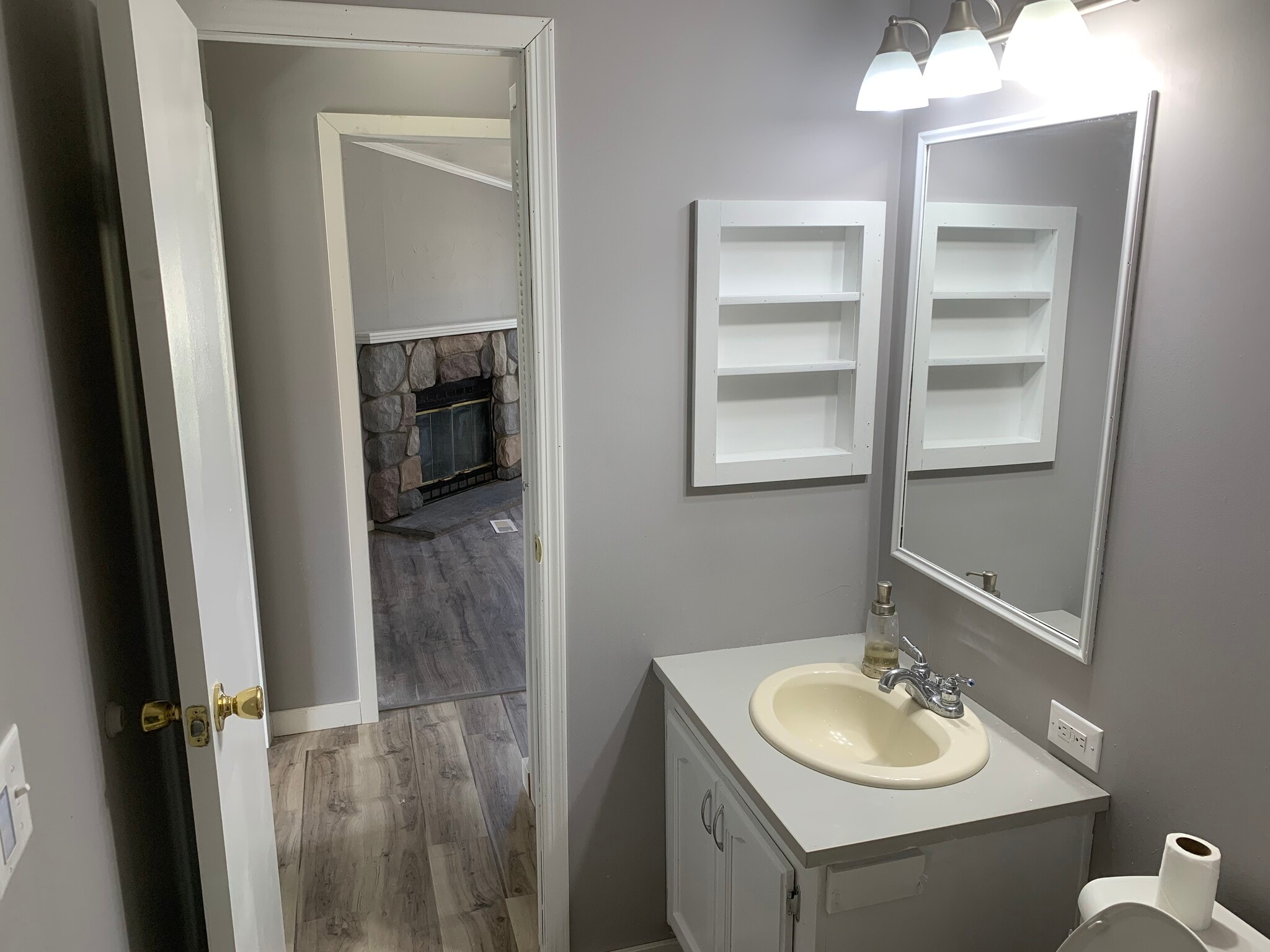 Second Bath - 14118 Lincoln Lake Avenue