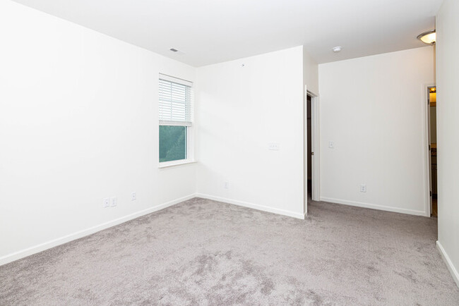 Building Photo - BEAUTIFUL 3BD 2.5 BTH Apartment home