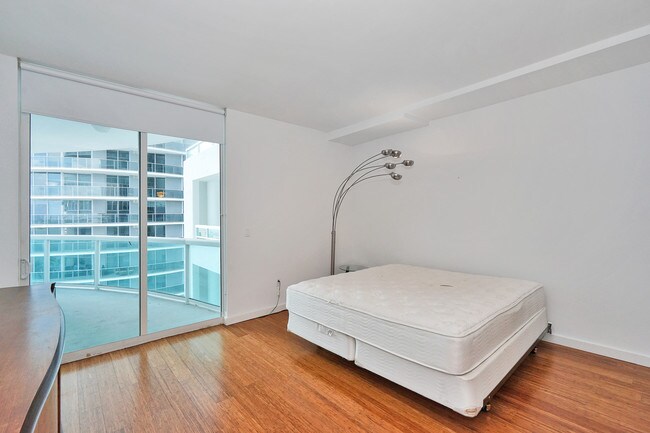 Building Photo - 1800 N Bayshore Dr