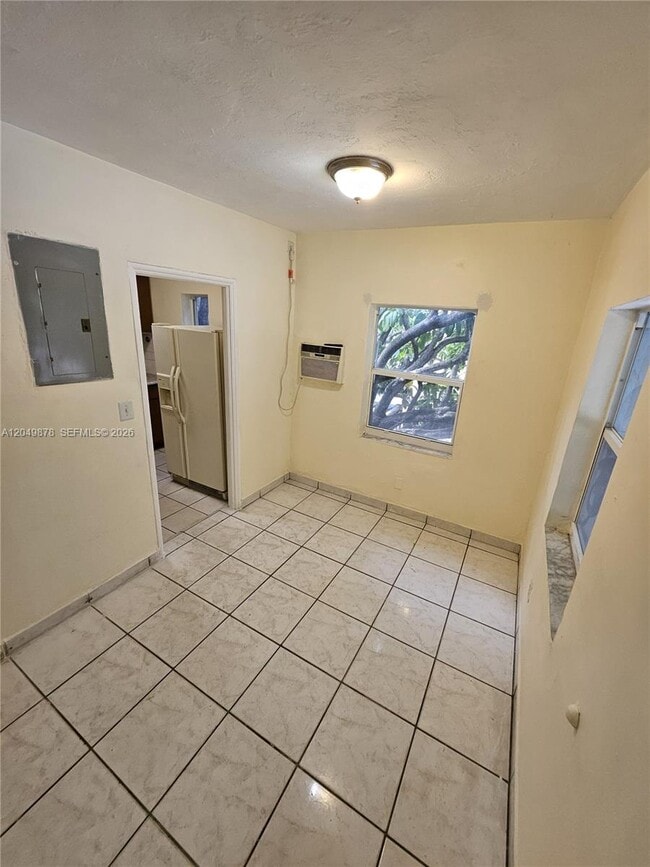 Building Photo - 822 SW 31st Ave