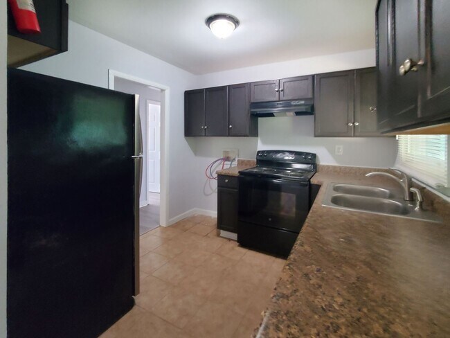 Building Photo - COMING SOON: Fantastic 3/1 Bungalow Near Langford Park - Housing Vouchers Accepted