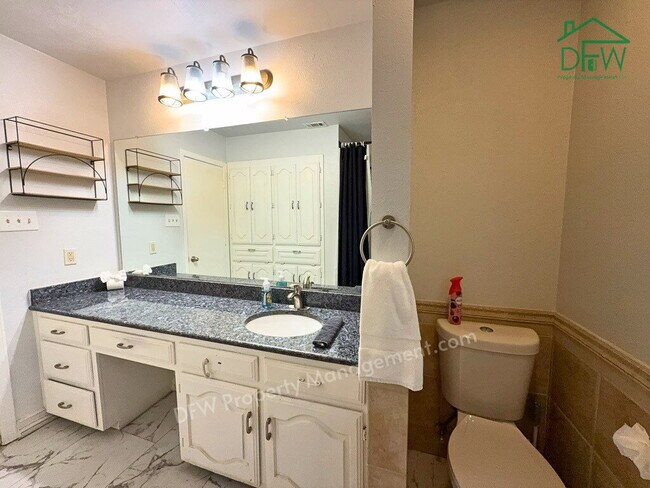Building Photo - 4 Bed / 2.5 Bath on a Cul-de-Sac - 2-Car Garage & Spacious Fenced Backyard