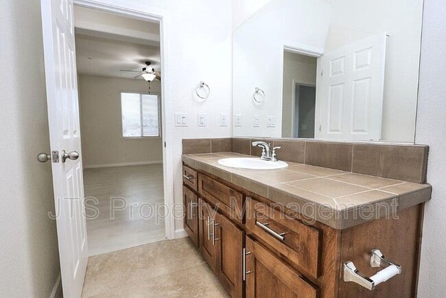 Building Photo - 9200 Rioja St