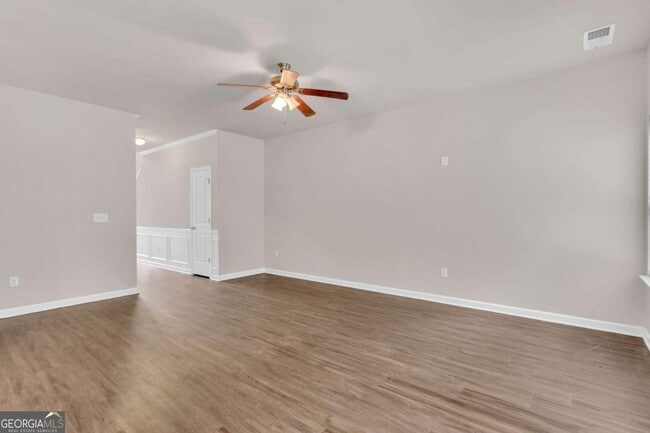 Building Photo - 4488 Ravenwood Dr