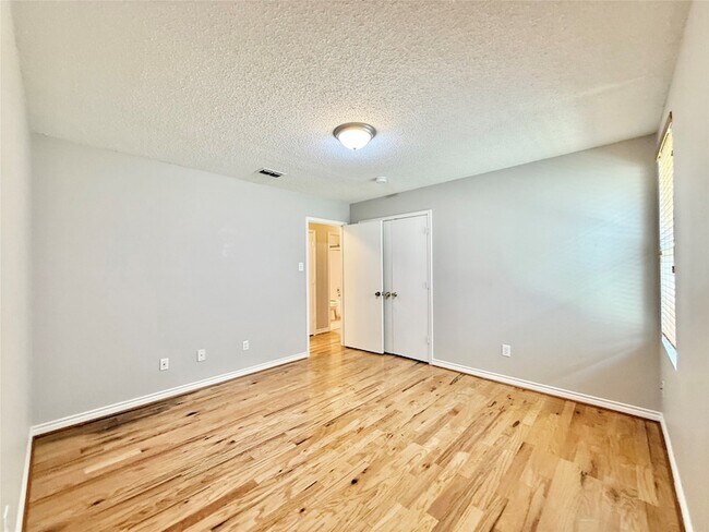Building Photo - 1620 Flagstone Ln
