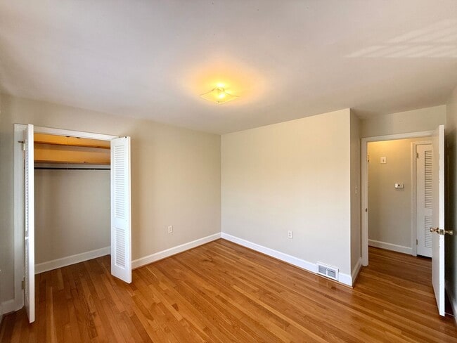 Building Photo - 2841 Deerwood Dr