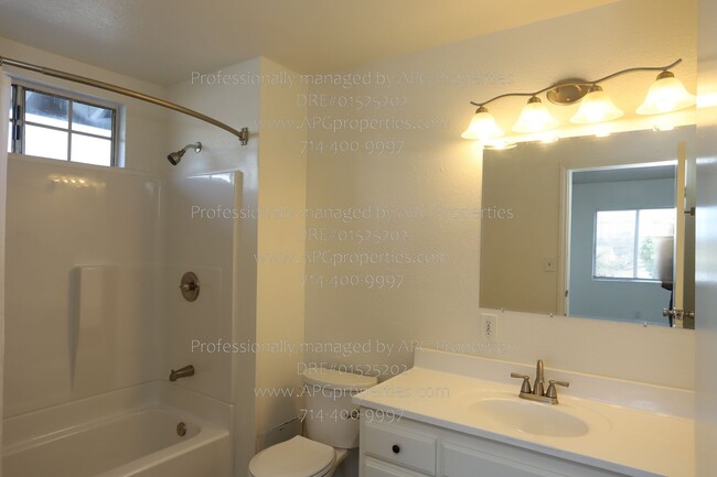 Building Photo - Newly Renovated 4 bedroom + 2 1/2 bathroom...