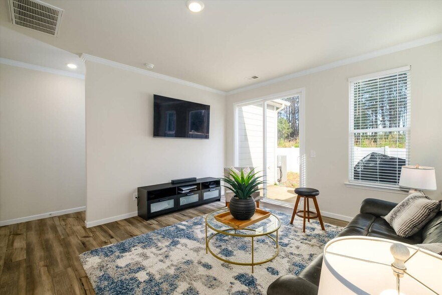 Building Photo - 8156 Merryvale Ln