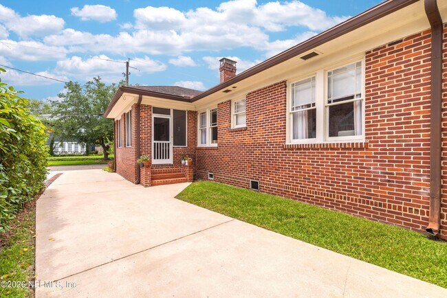 Building Photo - 1347 Belvedere Ave
