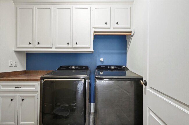 Building Photo - 25207 Hideaway Run Dr