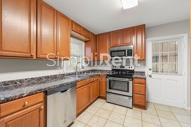 Building Photo - JUST REDUCED! RENOVATED 3/1 IN Forest Park...