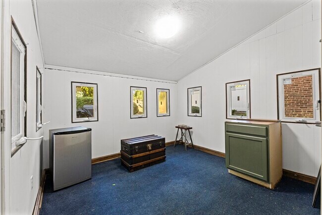 Building Photo - 31 Cameron Ave