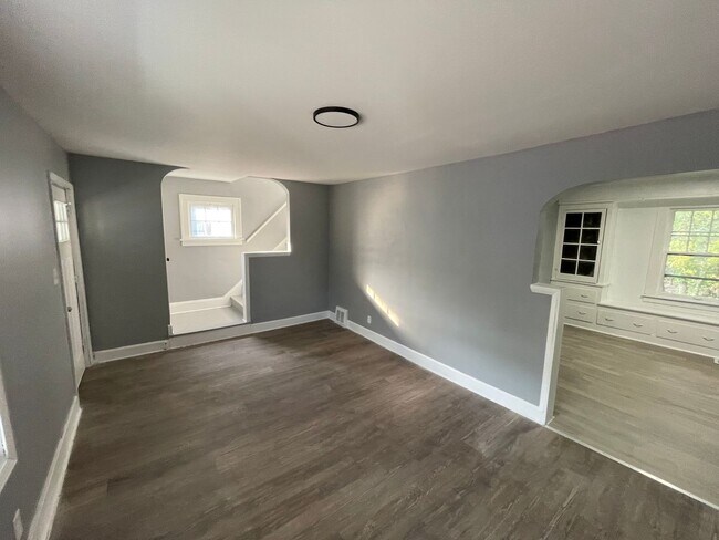 Building Photo - SECTION 8 and EDEN Accepted!!! Newly Renov...