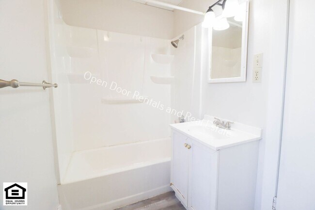 Building Photo - 304/306 S Guilford St