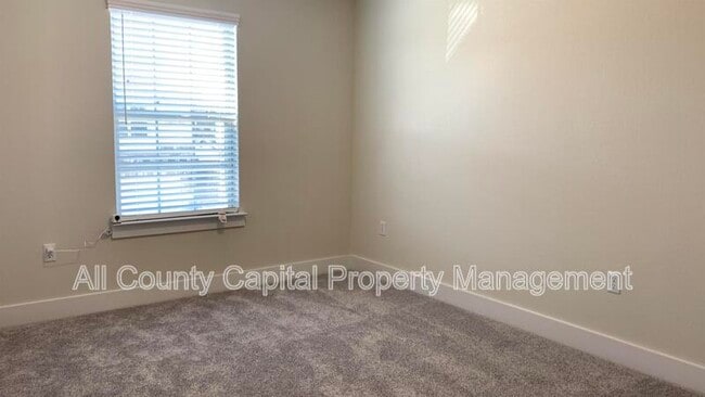 Building Photo - 13907 Osmarea Dr