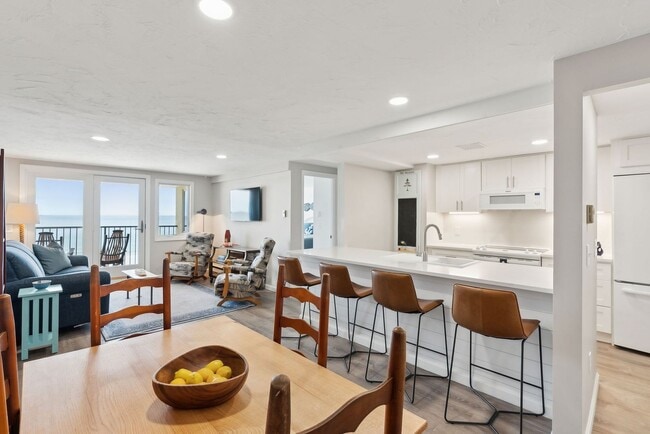 Building Photo - Fully Furnished Oceanfront 2 bed/2 bath