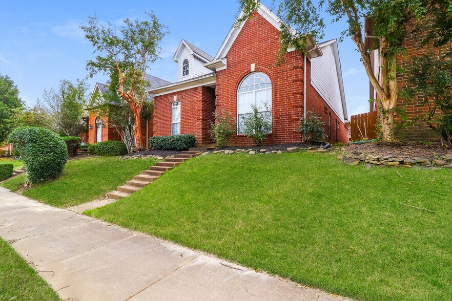 Building Photo - 8691 Overcup Oaks Dr