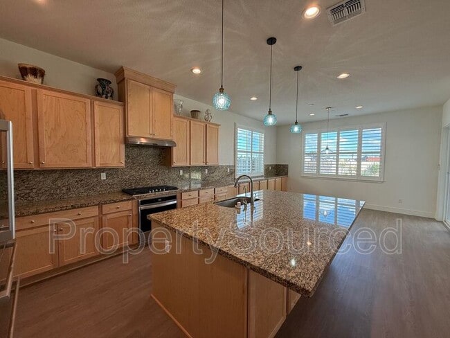 Building Photo - 1136 Crescent Ave