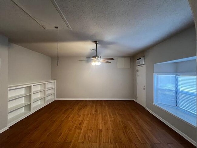 Building Photo - 3619 Fort Ave