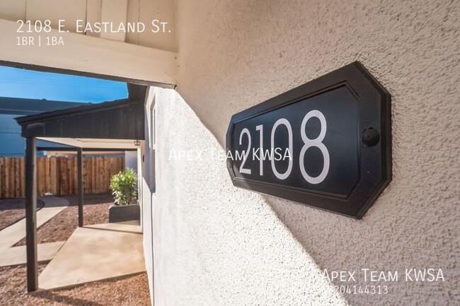 Building Photo - $825 Beautifully Remodeled 1 Bed | 1 Bath ...