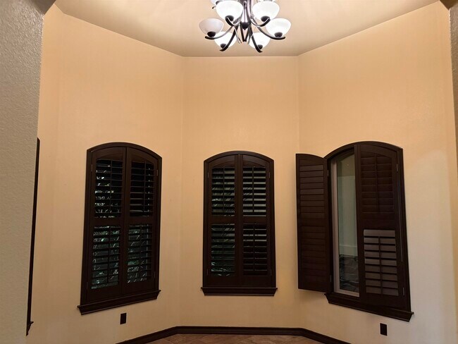 Building Photo - 405 Michoacan Loop