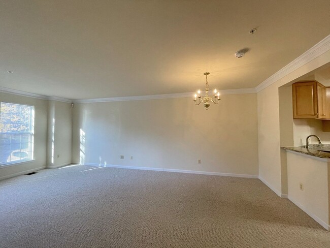 Building Photo - Amazing Vienna Townhome Condo in A Great L...