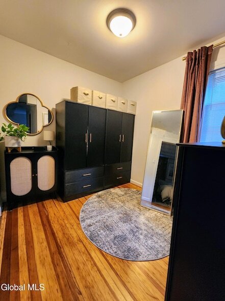 Building Photo - 11 Ingersoll Ave