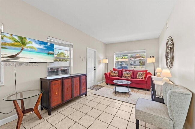 Building Photo - 1125 NE 5th Ave