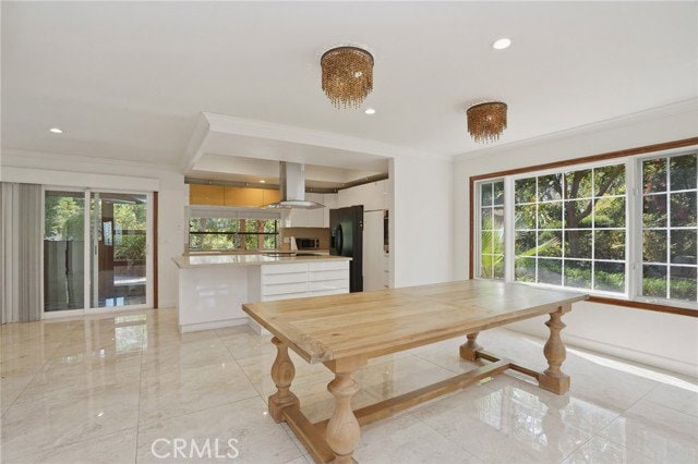 Building Photo - 16682 Oakhurst Cir