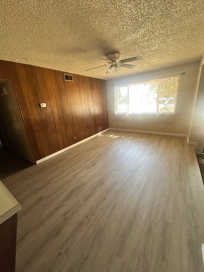 Building Photo - Move-In Special: 1/2 Off 1st Months Rent