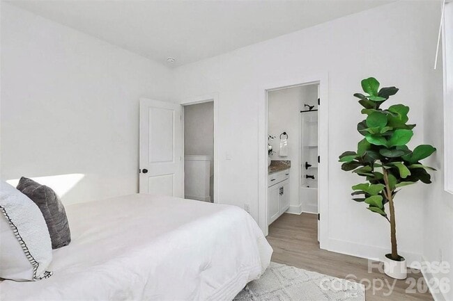 Building Photo - 3432 Brookshire Blvd