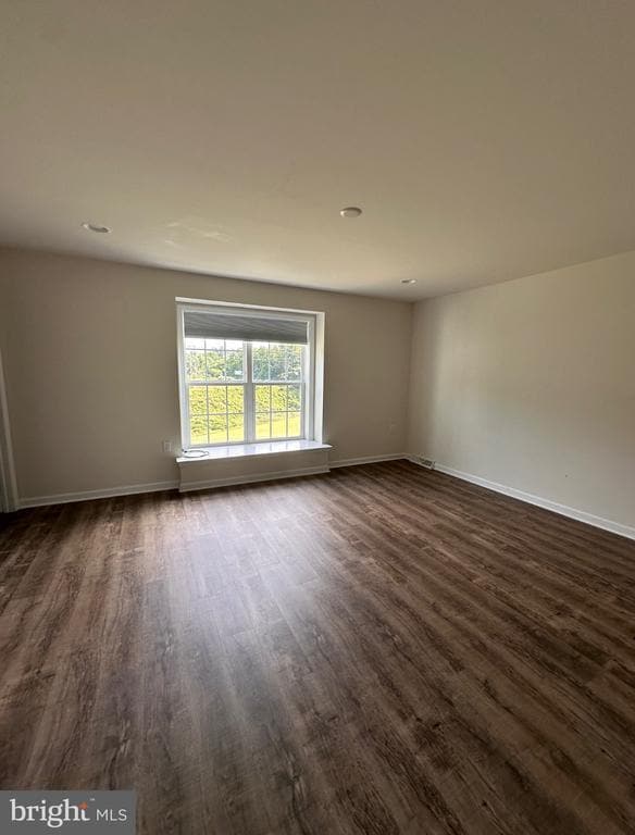 Building Photo - 562 Fawn Ln