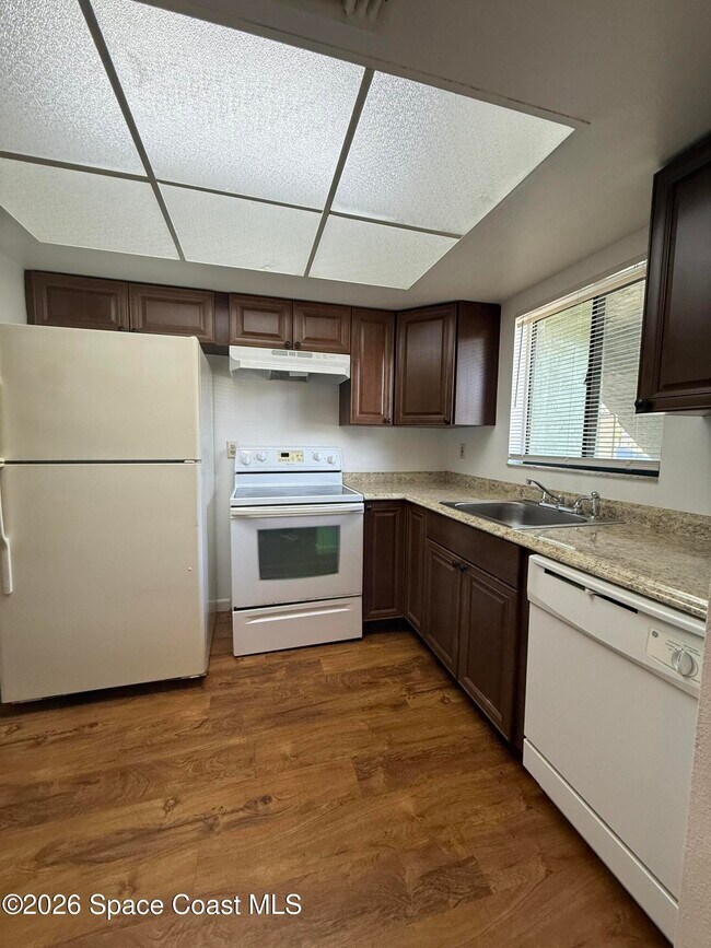 Building Photo - 1566 University Ln