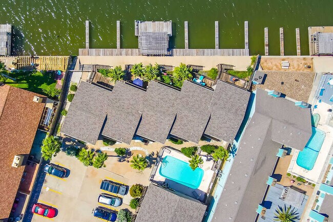 Building Photo - 15209 Leeward Dr